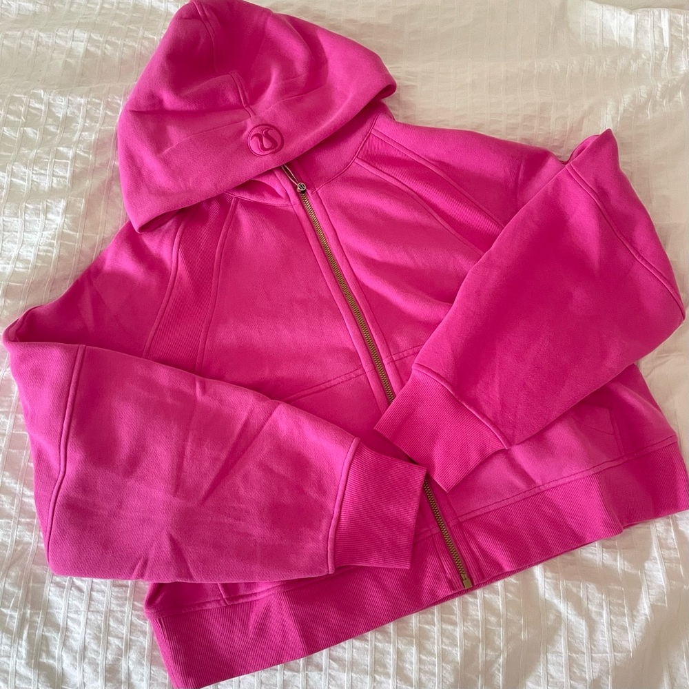Lululemon Scuba Oversized Full-Zip Hoodie 
- Size M/L 
- Sonic Pink w/ Gold Zip